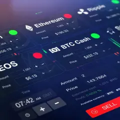 Kryptowährungs-Trading-Interface mit Bitcoin, Ethereum, EOS und BTC Cash. Der sxpc-Coin ist hier nicht sichtbar, aber die Preise schwanken.