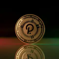 Goldene Münze mit dem Polkadot-Logo, die die Frage "was ist Polkadot" beantwortet: Blockchain-Innovation, Skalierbarkeit, Sicherheit, Interoperabilität.