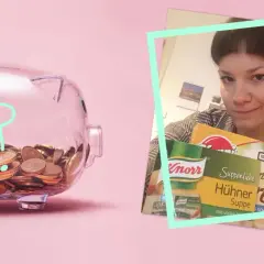 Sparschwein voller Münzen und eine Frau mit Knorr-Produkten. Gute geld sparen tipps für den Alltag.
