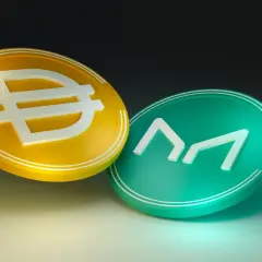 Zwei glänzende Kryptomünzen, eine gelbe mit einem Euro-Symbol und eine grüne mit dem Maker-Logo, schweben nebeneinander.