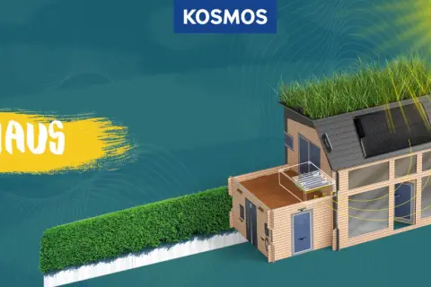 Ein modernes Eco-Haus mit Solarpaneelen und Gründach, das die Energieeffizienz des cosmos blockchain-Netzwerks symbolisiert.
