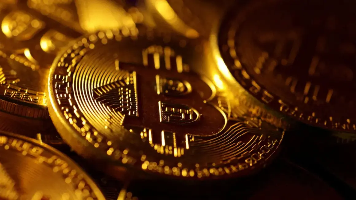 Goldene Münzen, die das Bitcoin-Symbol tragen, ein Symbol für Proof-of-Work-Coins.