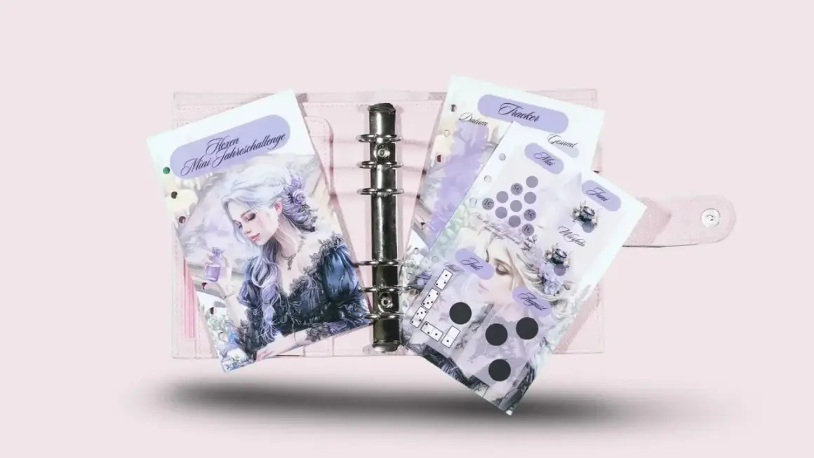 Ein pinker Planer mit magischen Seiten, die helfen, wie kann man Geld sparen. Mit "Hexen Mini Jahreschallenge" und monatlichen Trackern.